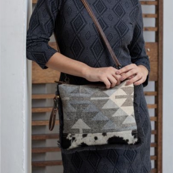 Last NWT Bohemian Small Crossbody bag wFringe - Picture 4 of 7